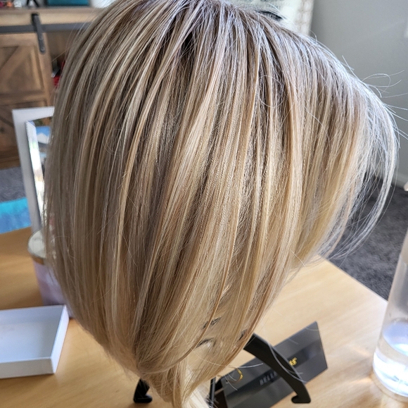 Belletress wig MOVING NEED TO SELL BY THIS WEEKEND LOWEREST PRICE - Picture 2 of 7